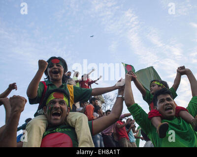 Dhaka, Bangladesh. 9th Mar, 2015. Bangladesh supporters celebrate streets on Dhaka after winning the 2015 ICC Cricket World Cup match against England and being qualified quarter final. © Zakir Hossain Chowdhury/ZUMA Wire/Alamy Live News Stock Photo