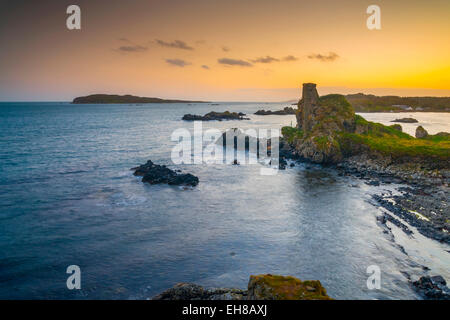 Lagavulin Bay, Dunyvaig (Dunyveg) Castle, Islay, Argyll and Bute, Scotland, United Kingdom, Europe Stock Photo