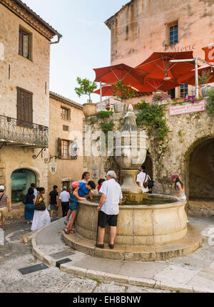 St Paul De Vence, Provence, France - old fountain and tourists Stock Photo