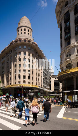 Argentina, Buenos Aires, pedestrians crossing Avenida Pres Roque Saenz Pena Stock Photo