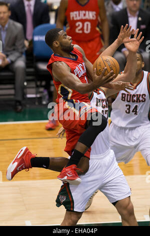 Milwaukee, Wisconsin, USA. 9th Mar, 2015. New Orleans Pelicans guard Tyreke Evans #1 goes up for a shot during the NBA game between the New Orleans Pelicans and the Milwaukee Bucks at the BMO Harris Bradley Center in Milwaukee, WI. Pelicans defeated the Bucks 114-103. © Cal Sport Media/Alamy Live News Credit:  Cal Sport Media/Alamy Live News Stock Photo