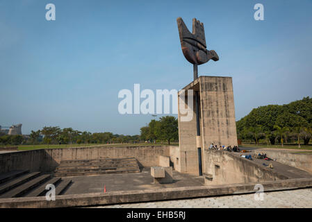 Le Corbusier's open hand symbol near to the Law Courts for the City of Chandigarh, India. Stock Photo