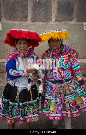 Quechua women, traditional dress, Cusco, Urubamba Province, Peru, inca, Incan Stock Photo