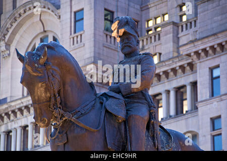 Statue of King Edward VII in front of the Liver Building, Pier Head, Liverpool, Merseyside, England, UK Stock Photo