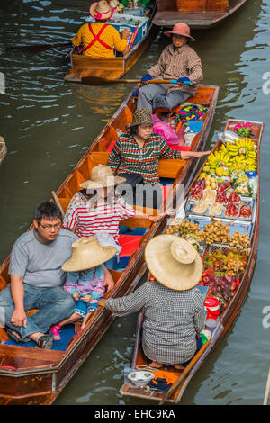 Bangkok, Thailand - December 30, 2013: Amphawa Bangkok floating market at Bangkok, Thailand on december 30th, 2013 Stock Photo