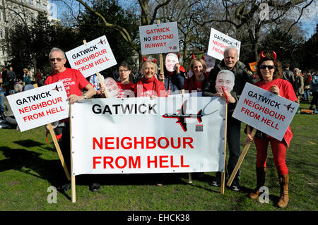 London, 7th March. Campaigners against a second runway at Gatwick Airport Stock Photo