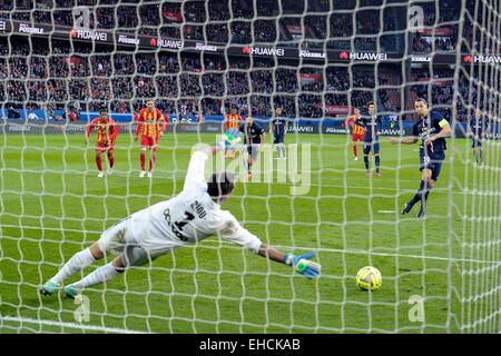 But sur Penalty de Zlatan IBRAHIMOVIC/Rudy RIOU - 07.03.2015 - PSG/Lens - 28eme journee de Ligue 1 .Photo : Andre Ferreira/Icon Sport. Stock Photo