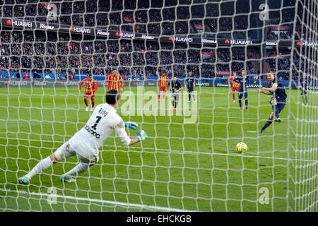 But sur Penalty de Zlatan IBRAHIMOVIC/Rudy RIOU - 07.03.2015 - PSG/Lens - 28eme journee de Ligue 1 .Photo : Andre Ferreira/Icon Sport. Stock Photo