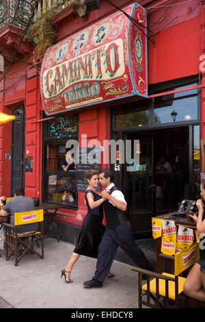 Argentina, Buenos Aires, La Boca, Magallenes, Tango dancers outside Caminito restaurant Stock Photo