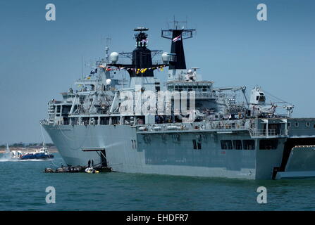 AJAX NEWS PHOTOS - 2005, 28TH JUNE. PORTSMOUTH,ENGLAND. - T200 INTERNATIONAL FLEET REVIEW HMS ALBION, ASSAULT SHIP,18,500 TONS, COMMISSIONED 2003. PHOTO:JONATHAN EASTLAND/AJAX REF:D152806/175 Stock Photo