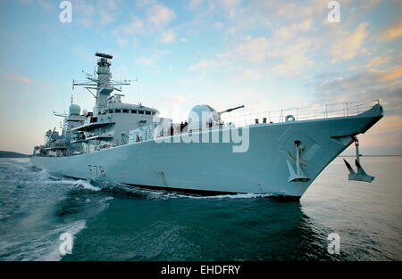 AJAX NEWS PHOTOS - 2005 - ROYAL NAVY FRIGATE HMS KENT APPROACHES PLYMOUTH TO DISEMBARK FOST INSTRUCTORS. TYPE 23 DUKE CLASS. PHOTO:JONATHAN EASTLAND/AJAX REF:RD150410/773 Stock Photo