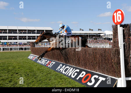 Cheltenham, Gloucestershire, UK. 10th Mar, 2015. Cheltenham Festival Horse Racing, day 1. Un De Sceaux ridden by Ruby Walsh wins the Racing Post Arkle Challenge Trophy Chase Grade 1. © Action Plus Sports/Alamy Live News Stock Photo