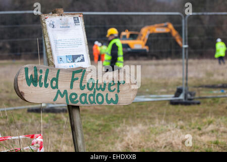 Bristol, UK. 12th Mar, 2015. Bailiffs moved to evict protesters who are preventing work commencing on a new Metrobus project. The protesters used locks and chains to resist removal from tree-top camps and tunnels.  As darkness fell most of those occupying tree-tops were still in place.  Bristol, UK. 12th March 2015. Credit:  Redorbital Photography/Alamy Live News Stock Photo