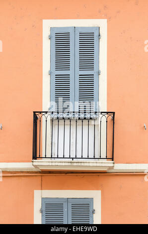 A brightly painted house on the Rue d'Uxelles in Chalon-sur-Saône, Burgundy, France. Stock Photo