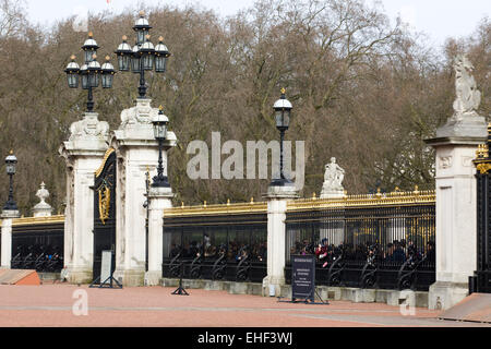 Tourists gathering outside the residence of the Queen of England,Buckingham Palace Stock Photo