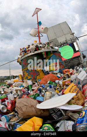 Mountain of rubbish by overflowing bins at Glastonbury Festival 2009. Stock Photo