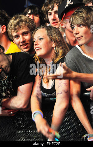 Crowd watching a band at Glastonbury festival, Pilton, Somerset, UK, June 2009. Stock Photo