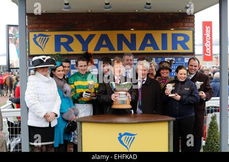 Cheltenham, UK. 12th March, 2015. Winners presentation with A P McCoy, John Patrick (J. P.) McManus (Irish businessman and racehorse owner), Peadar McCoy and Alan King and his father Peadar after winning the Ryanair Chase (Registered As The Festival Trophy Steeple Chase) Grade 1 with Uxizandre. Credit: Lajos-Eric Balogh/turfstock. Credit:  dpa picture alliance/Alamy Live News Stock Photo