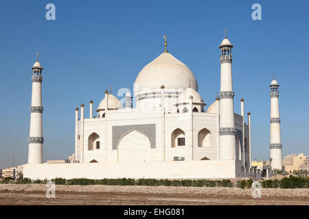 Fatima Zahra Mosque in Dahiya Abdullah Mubarak, Kuwait, Middle East Stock Photo