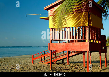 Lifeguard house and beach, Luquillo Public Beach, Luquillo, Puerto Rico Stock Photo