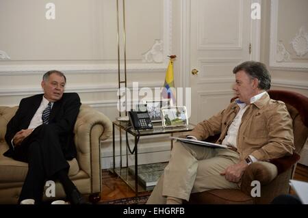 Bogota, Colombia. 13th Mar, 2015. Image provided by Colombia's Presidency shows Colombian President Juan Manuel Santos (R) meeting with the Attorney General Alejandro Ordonez at Narino House in Bogota, Colombia, on March 13, 2015. President Santos met on Friday in the Narino House with Alejandro Ordonez and the chief negotiator of Colombian government in the peace talks with the Colombia's Revolutionary Armed Forces (FARC) Humberto de la Calle. Credit:  Efran Herrera/Colombia's Presidency/Xinhua/Alamy Live News Stock Photo