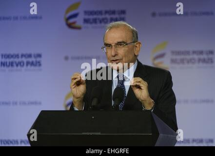 Bogota, Colombia. 13th Mar, 2015. Image provided by Colombia's Presidency shows the chief negotiator of Colombian government in the peace talks with the Colombia's Revolutionary Armed Forces (FARC) Humberto de la Calle delivering a statement at Narino House in Bogota, Colombia, on March 13, 2015. Colombia's President Juan Manuel Santos met on Friday in the Narino House with Attorney General Alejandro Ordonez and Humberto de la Calle. Credit:  Efran Herrera/Colombia's Presidency/Xinhua/Alamy Live News Stock Photo