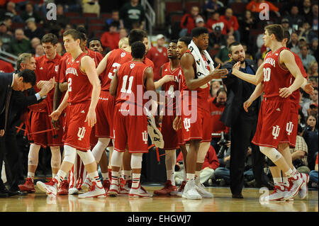 Chicago, IL, USA. 13th Mar, 2015. Indiana Hoosiers huddle during a timeout in the first half during the 2015 Big Ten Men's Basketball Tournament game between the Indiana Hoosiers and the Maryland Terrapins at the United Center in Chicago, IL. Patrick Gorski/CSM/Alamy Live News Stock Photo