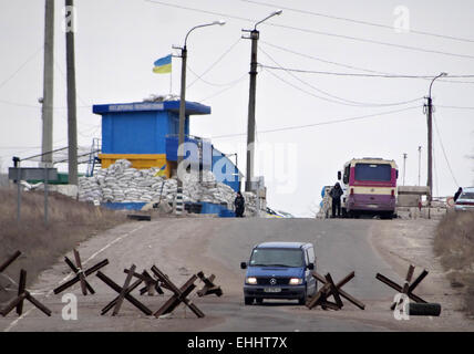 Lisichansk, Ukraine. 12th Mar, 2015. Checkpoint in Lisichansk -- In the summer of 2014 in the area Lisichansk fierce fighting with pro-Russian separatist formation of 'Ghost', headed by Alexei Mozgovoy. In July, suffering heavy losses, the squad of terrorists left the city. Credit:  Igor Golovnov/Alamy Live News Stock Photo