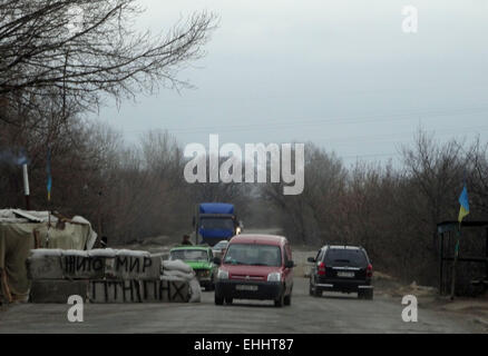 Lisichansk, Ukraine. 12th Mar, 2015. Checkpoint in Lisichansk -- In the summer of 2014 in the area Lisichansk fierce fighting with pro-Russian separatist formation of 'Ghost', headed by Alexei Mozgovoy. In July, suffering heavy losses, the squad of terrorists left the city. Credit:  Igor Golovnov/Alamy Live News Stock Photo