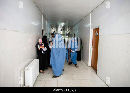 Women in burkas wait for treatment in the corridor of Central Hospital of Afghan Red Crescent Society, Kabul, Afghanistan Stock Photo