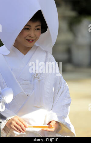 A bride in traditional Japanese bridal kimono and headdress during a Shinto wedding ceremony in Yasaka-Jinjia shrine.Kyoto.Japan Stock Photo