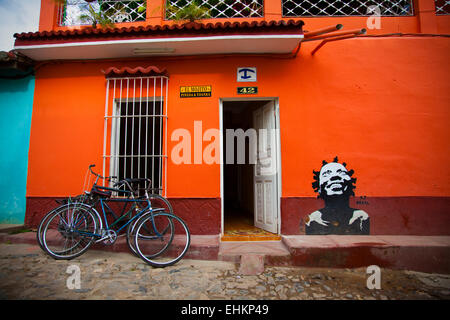 Bicycles and colourful guesthouse in Trinidad, Cuba Stock Photo