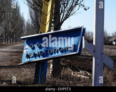 Exit from Ilovaysk in Mnogopillja. Damaged entry sign. 16th Mar, 2015. Caught in August 2014 Ilovaysk turned pro-Russian militants staging post of weapons and ammunition. According to the press center of the Ministry of Defense of Ukraine March 16, 2015 from Russia arrived in the city of 16 wagons of ammunition. © Igor Golovniov/ZUMA Wire/Alamy Live News Stock Photo