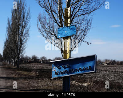 Exit from Ilovaysk in Mnogopillja. Damaged entry sign. 16th Mar, 2015. Caught in August 2014 Ilovaysk turned pro-Russian militants staging post of weapons and ammunition. According to the press center of the Ministry of Defense of Ukraine March 16, 2015 from Russia arrived in the city of 16 wagons of ammunition. © Igor Golovniov/ZUMA Wire/Alamy Live News Stock Photo