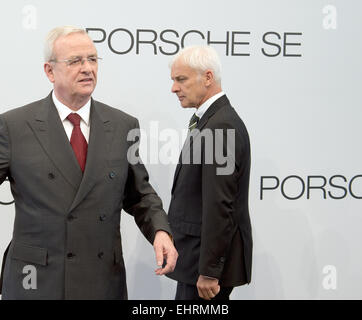 Stuttgart, Germany. 17th Mar, 2015. Chief Executive Officer of the Porsche SE Martin Winterkorn (l) and head of the Porsche SE Matthias Müller (r) stand in front of the logo of the company during the balance press conference in Stuttgart, Germany, 17 March 2015. Photo: BERND WEISSBROD/dpa/Alamy Live News Stock Photo