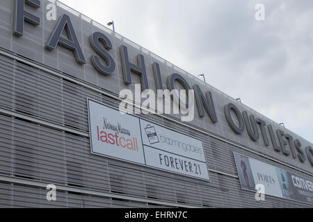 Saks Fifth Avenue store at the Fashion Outlets of Chicago mall in Rosemont,  near Chicago O'Hare airport, Illinois, USA Stock Photo - Alamy