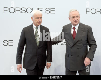 Stuttgart, Germany. 17th Mar, 2015. Chief Executive Officer of the Porsche SE Martin Winterkorn and head of the Porsche SE Matthias Müller stand in front of the logo of the company during the balance press conference in Stuttgart, Germany, 17 March 2015. Photo: BERND WEISSBROD/dpa/Alamy Live News Stock Photo