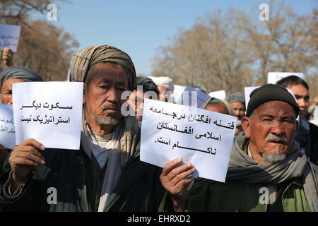 Ghazni, Afghanistan. 17th Mar, 2015. Members of the Hazara community rally to protest against the kidnapping of 30 passengers allegedly by unknown armed men in Ghazni province, eastern Afghanistan, March 17, 2015. Thirty Hazara ethnic commuters were kidnapped in neighboring Zabul province late last month. Credit:  Rahmat/Xinhua/Alamy Live News Stock Photo