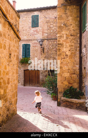 Little girl hi-res stock photography and images - Alamy