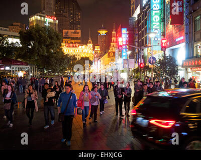 Neon signs on Nanjing Road busy shopping street, Shangai, China Stock Photo
