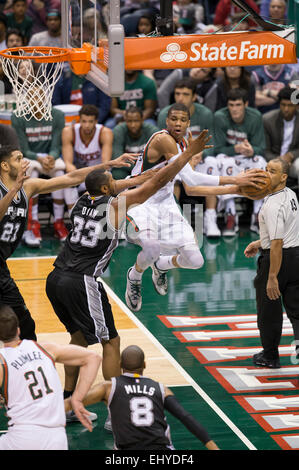Milwaukee, Wisconsin, USA. 18th Mar, 2015. Milwaukee Bucks forward Giannis Antetokounmpo #34 gets caught in the air looking to pass during the NBA game between the San Antonio Spurs and the Milwaukee Bucks at the BMO Harris Bradley Center in Milwaukee, WI. Spurs defeated the Bucks 114-103. John Fisher/CSM/Alamy Live News Stock Photo