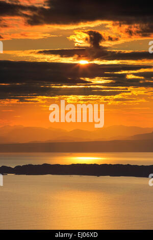 View of Isle of Skye, mountain, mountains, mountains, back light, Great Britain, sky, island, isle, Raasay, island, isle, Rona, i Stock Photo