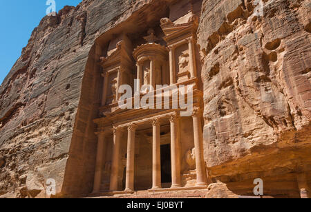 The Treasury of the Pharaoh building carved into the rock face at Petra in Jordan Stock Photo