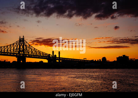 The Queensboro Bridge at sunrise, seen from Roosevelt Island, New York. Stock Photo