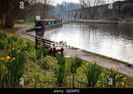The Llangollen Canal at the Chirk Aqueduct and Viaduct across the Ceiriog Valley, near Chirk, Wrexham, Wales Stock Photo
