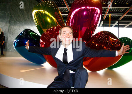 OCTOBER 29, 2008 - BERLIN: artist Jeff Koons in front of the sculpture 'Tulips' at the presentation of his solo exhibition title Stock Photo