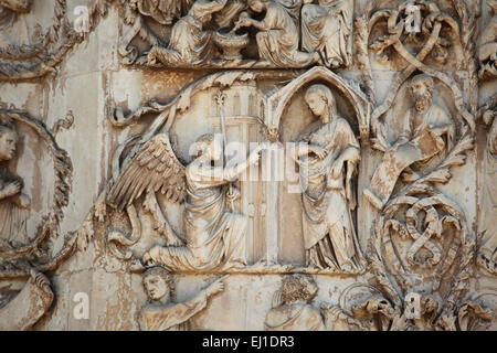 Italian Renaissance sculptural bas-relief. Antonio Rossellino, Madonna ...