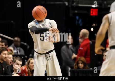 Portland, Oregon, USA. 19th March, 2015. JABRIL TRAWICK (55) passes the ball. The Georgetown Hoyas play the Eastern Washington Eagles at the Moda Center on March 19, 2015. Credit:  David Blair/ZUMA Wire/Alamy Live News Stock Photo