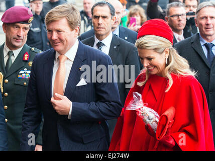 King Willem-Alexander on a working visit to SamenDoorSamen of the Mano ...