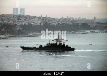 Istanbul, Turkey. 20th Mar, 2015. Russian warship 'Aleksandr Shabalin' on the Bosphorus, headed in the direction of the Black Sea, at Istanbul, Turkey, 20 March 2015. Photo: Can Merey/dpa - NO WIRE SERVICE -/dpa/Alamy Live News Stock Photo